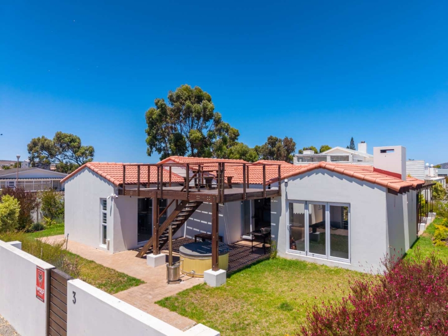 3 Bedroom Property for Sale in Middedorp Western Cape